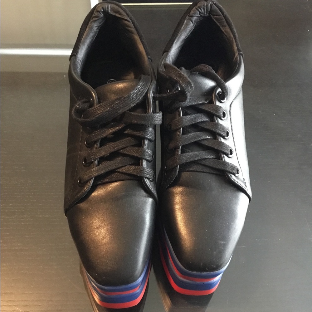 High platform sneaker